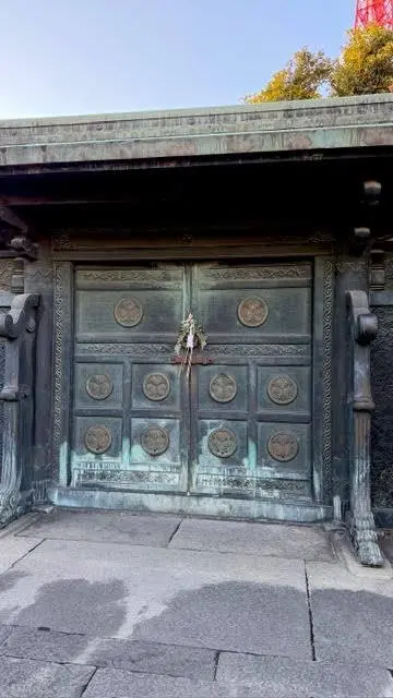 徳川家の墓前の扉