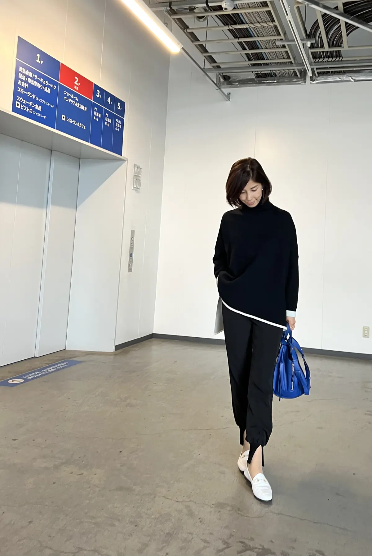 大人かっこいいモノトーン✖️ブルーコーデの画像_2