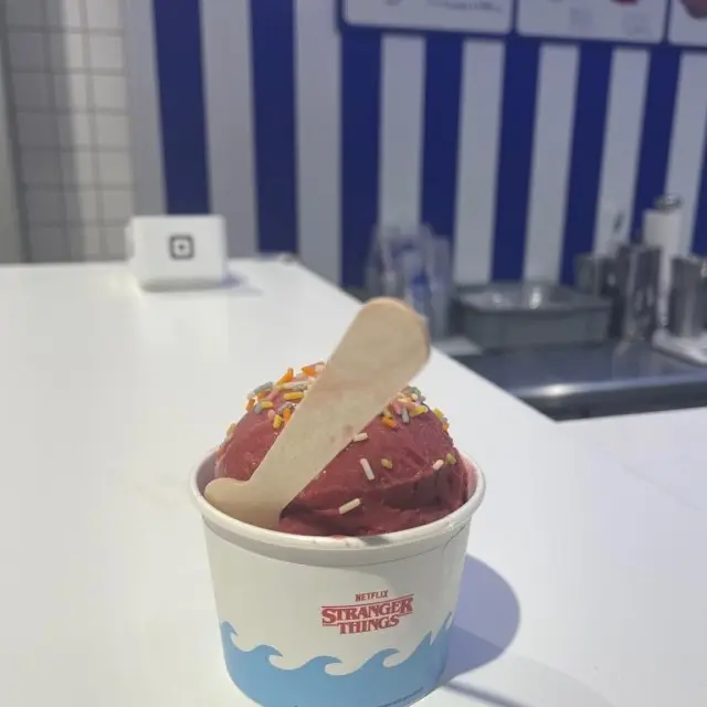 ストレンジャー・シングス 未知の世界に出てくるスクープス・アホイのアイス