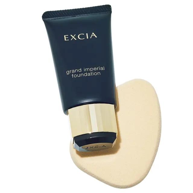 エクシア グラン インペリアル ファンデーション SPF25・PA+++ 全6色 30g 各￥22,000／アルビオン