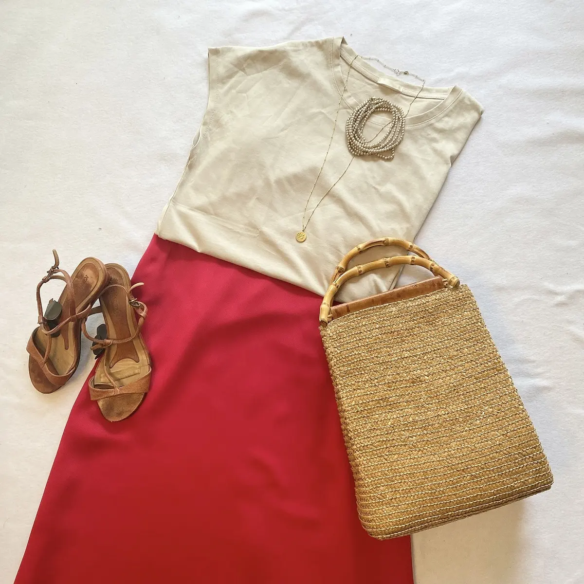 サテンなピンクスカートをまとっての画像_5