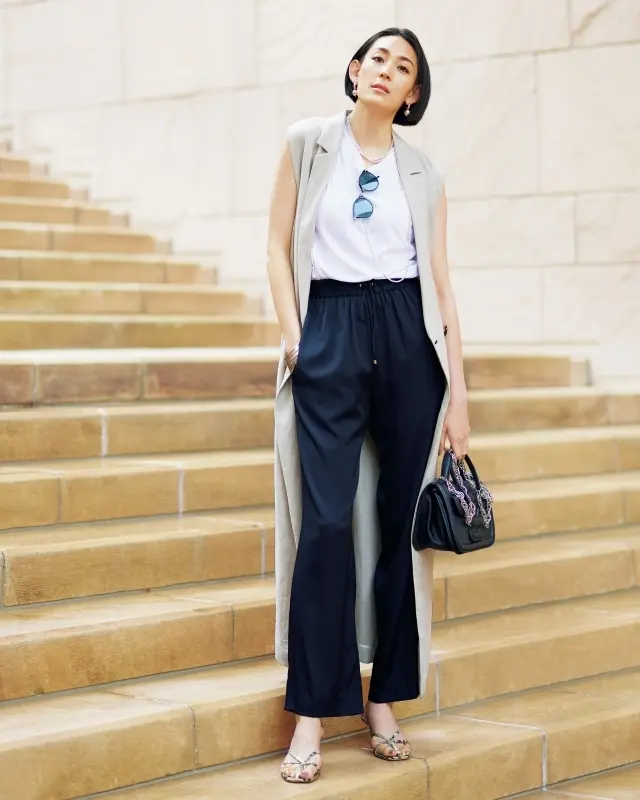 クールだけど女っぽい、 センシュアルな薄艶パンツ