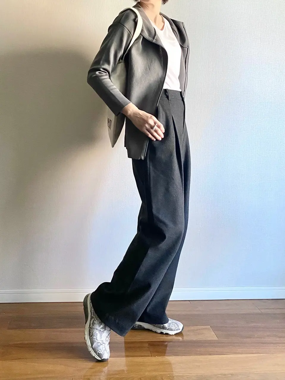 ブラッシュドジャージータックワイドパンツ コーデ②