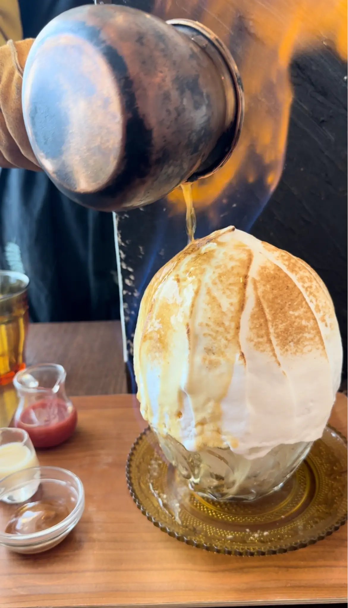 cafe Lumiere、カフェ ルミエール、店内、可愛い、可愛いスイーツ、映えるスイーツ、映えスイーツ、写真映えスイーツ、店内、焼きかき氷、焼き氷、メレンゲ、フランベ、いちごソース、練乳、キャラメルソース、美味しい、大きいかき氷、スイーツ、新食感スイーツ、新スイーツ、美味しい