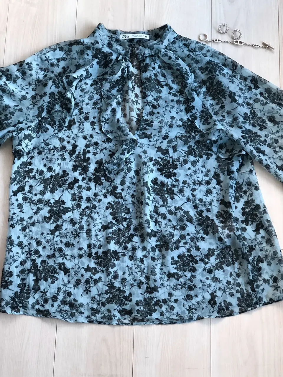 ほめられ率の高い「ZARAの高見えトップの画像_1