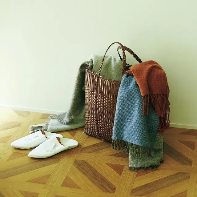 かごにストール。発想の転換でお気に入りがインテリアに