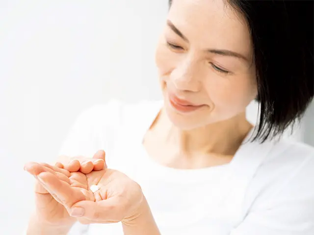 朝はベースメイク感覚で乳液を使う！松本千登世さん流「朝の装う乳液の使い方」