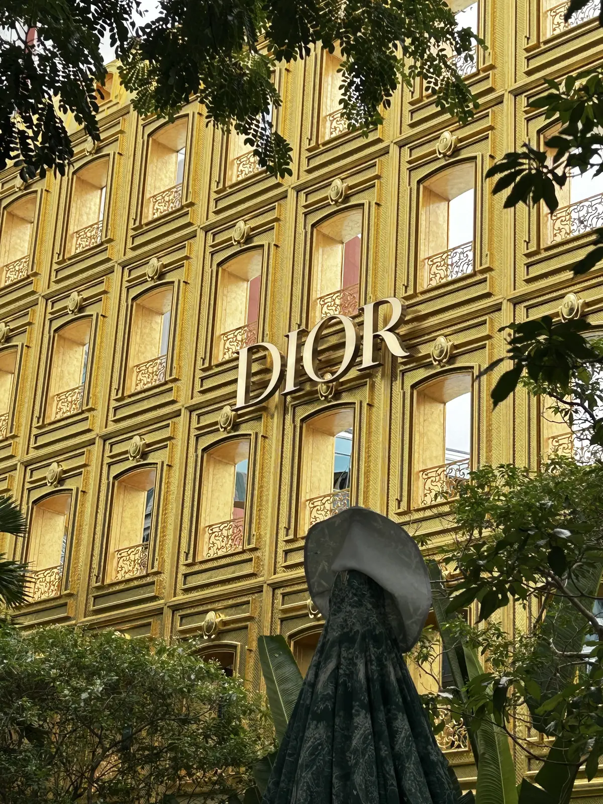 Dior Gold House Bangkok  ディオール・ゴールド・ハウス　バンコク