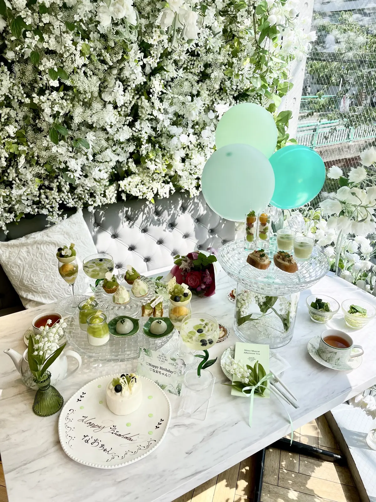 夏、夏ワンピース、夏ワンピ、ワンピ、白ワンピ、ロングヘア、黒髪、黒髪ロング、HAUTE COUTURE・CAFE nakameguro 、HAUTE COUTURE・CAFE 、中目黒、アフタヌーンティー、マスカット、すずらん、ケーキ、スイーツ、花束、ピンクの花束、白ワンピース、ホワイト、ホワイトワンピース、ワンピース、ノースリーブ、ノースリーブワンピース、パフェ、アイス、お花、お花の世界、お花の内装、店内、お花の店内、お花の装飾、アフタヌーンティー専門店、Shine Muscat Afternoon tea、たっぷりフルーツのすずらんsoda付き、 7/3~9/16期間限定、期間限定、バースデー、バースデープラン、バースデーケーキ、デコレーションケーキ、ホールケーキ、
