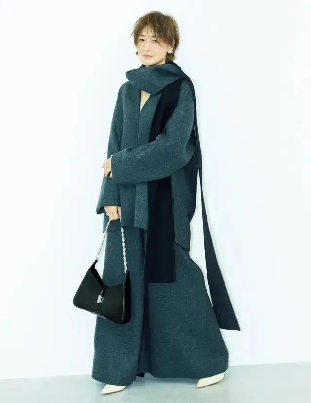 50代を上品にエレガントに見せる「リュクスなグレー」