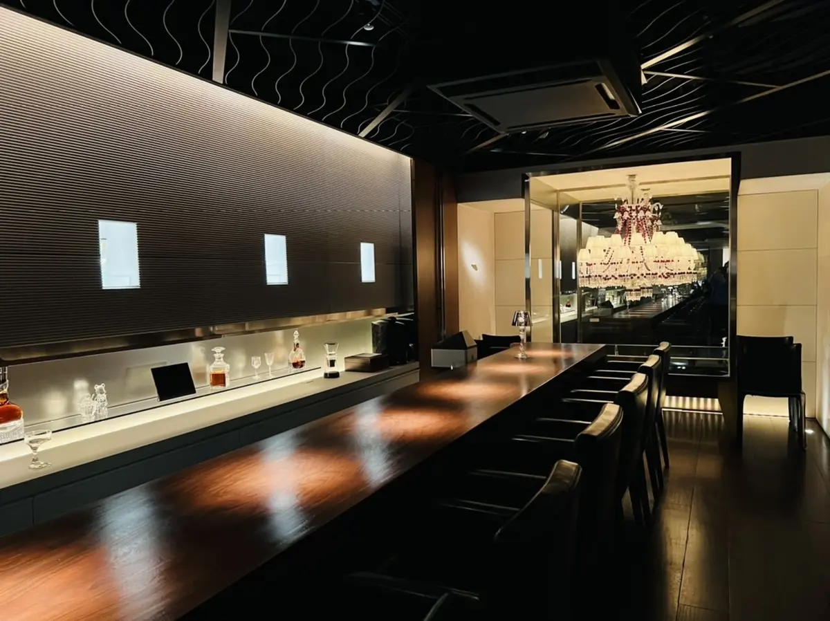 B bar Marunouchi（ビーバーマルノウチ）