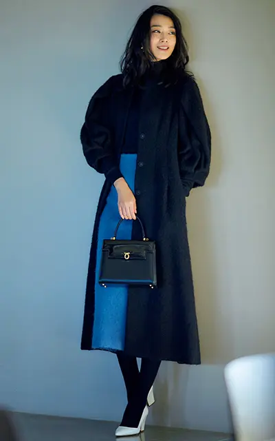 甘めのコートとブロックヒールの白パンプスコーデのゆうき