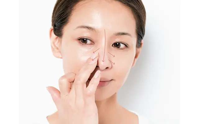 残りの少量で鼻まわりをトーンアップ