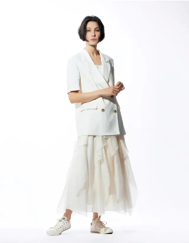 さわやかなブルーに品格グレーをちりばめて、上質な印象美をきわだたせて