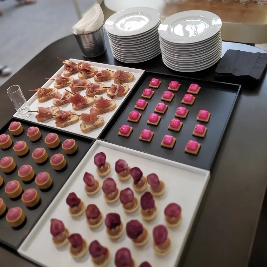 éclat x ASPESI (アスペジ）　エクラ雑誌