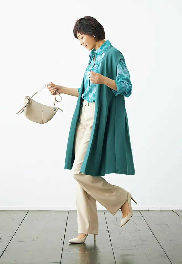 【Peacock Blue】おしゃれに欠かせないジレはピーコックブルーで華やかに、軽やかに