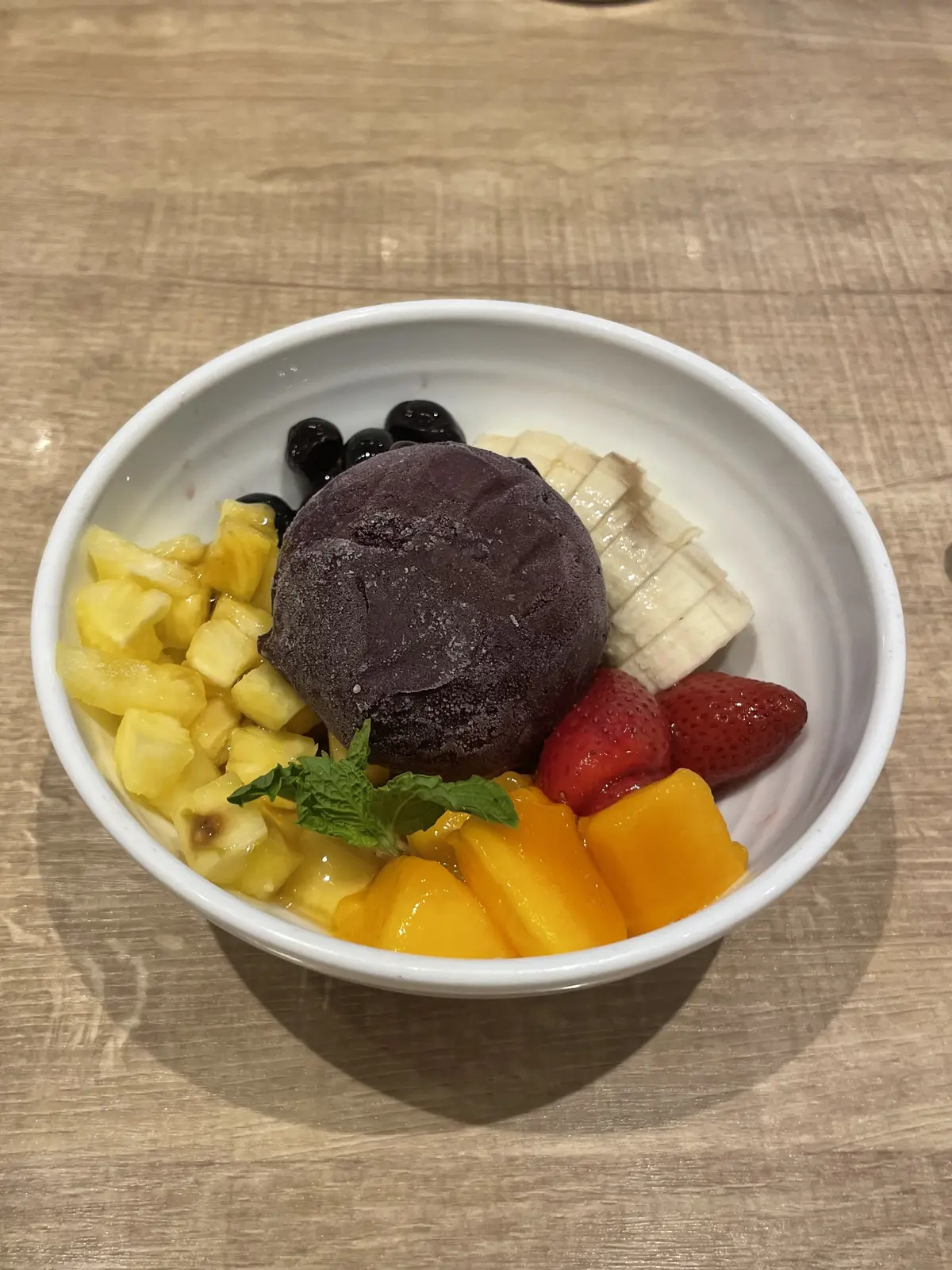 アサイーボール、マンゴー、パイナップル、イチゴ、いちご、苺、バナナ、ブルーベリー、アサイー、アイス、ジェラート、ミント、エッグスシングス、Eggs'nThings