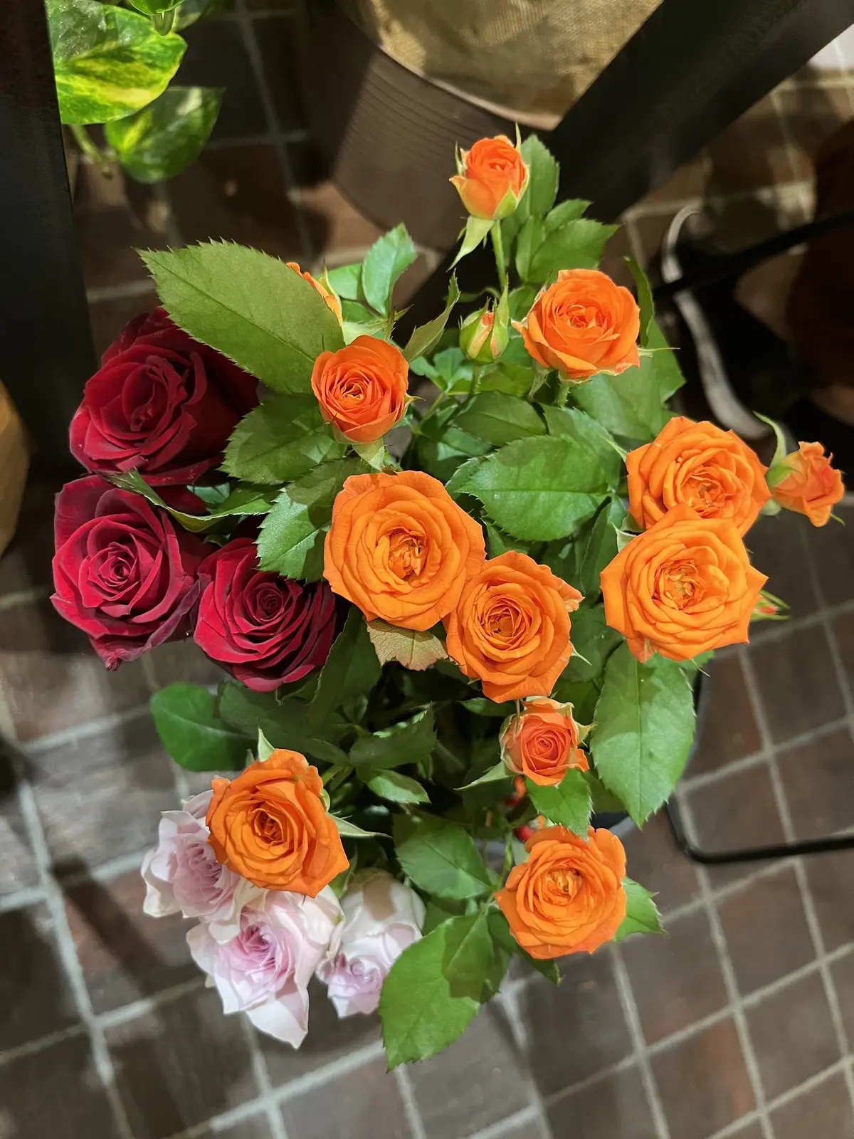 バラのブーケとアフタヌーンティーの画像_3