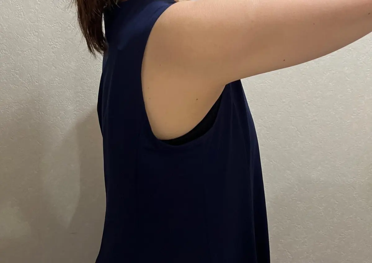 気になるわき周り、ユニクロのブラトップを着ているので見えても大丈夫。