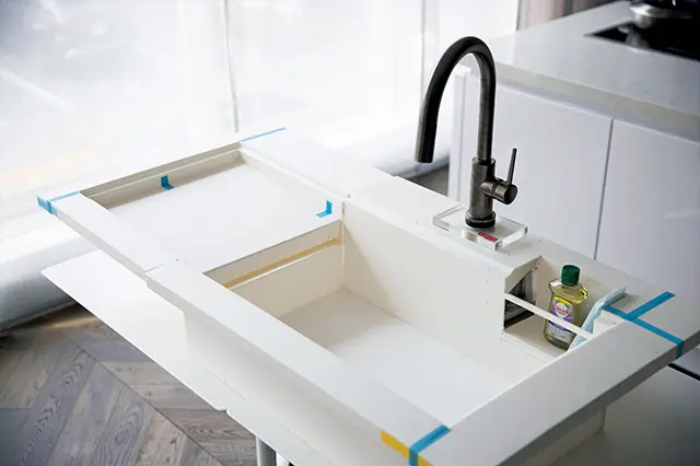 シンクをゼロからオーダーした富岡さんのためにつくられた、原寸大の 模型。