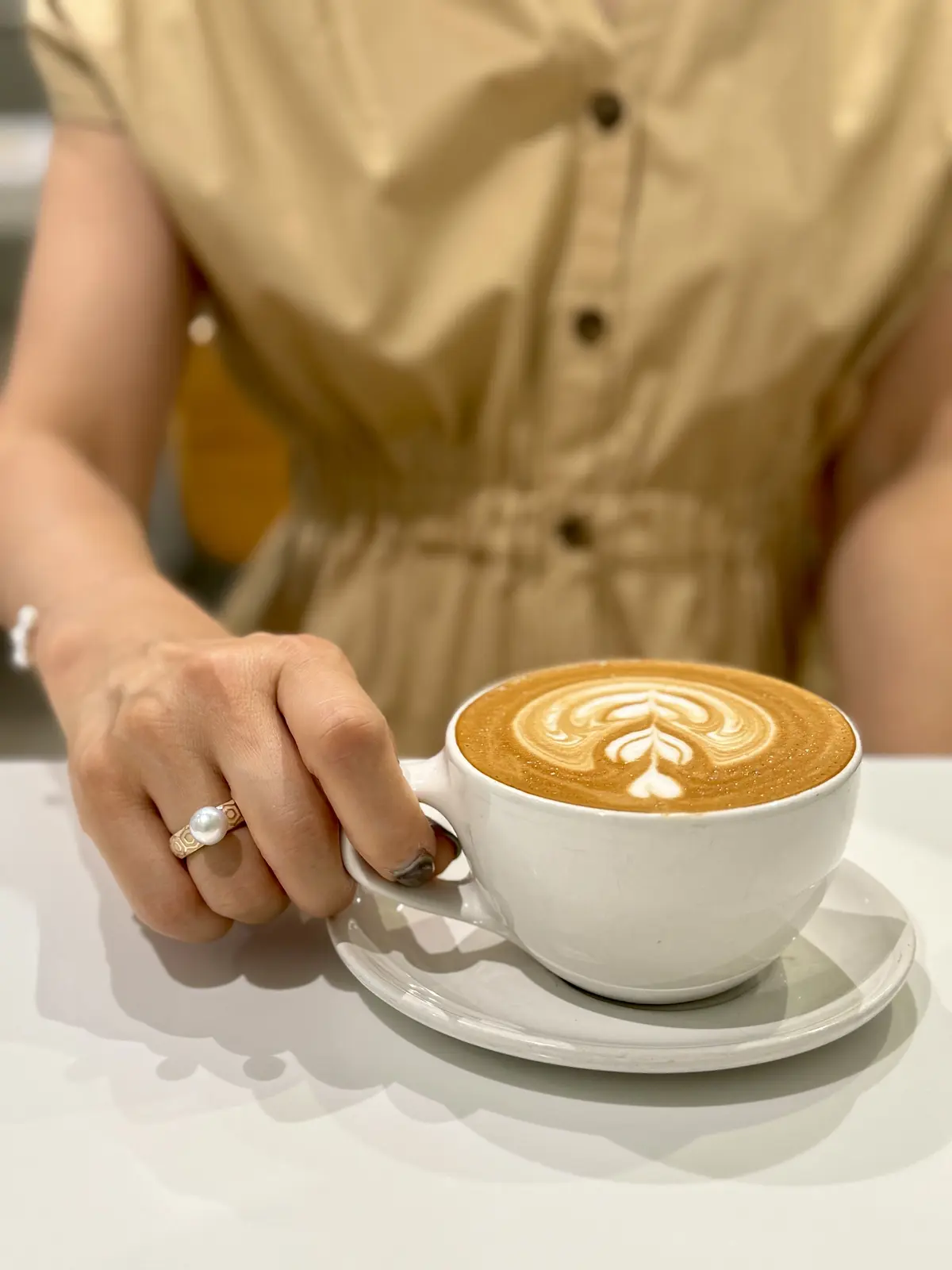 品川　ブルーボトルコーヒー　店内写真　ホットカフェラテ