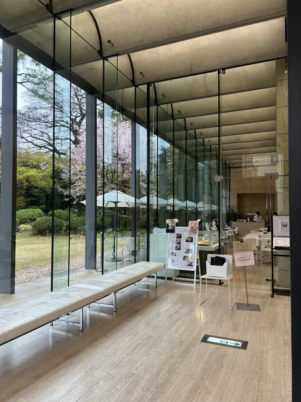 美術館内にあるカフェ