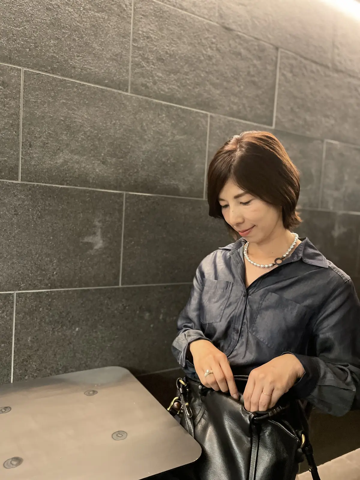 カシュクールワンピースとパールコーデの画像_2