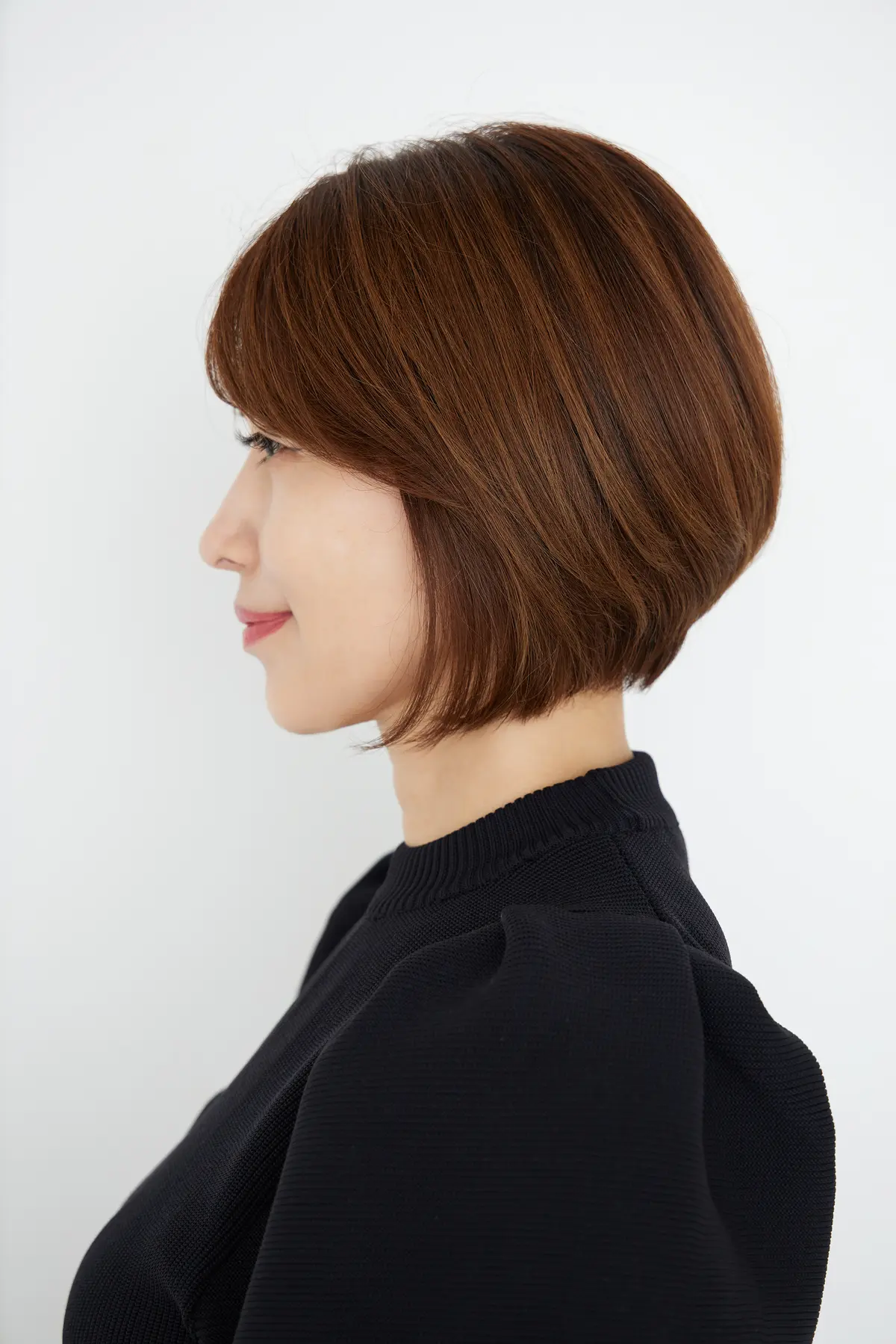 Webエクラ 40代50代髪型 横から見た丸みボブヘアスタイル