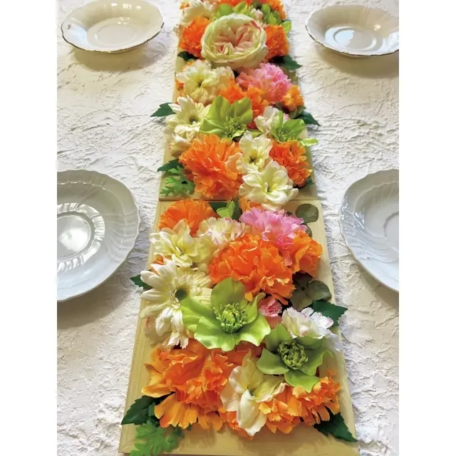 額縁に花を盛りつけると飾り方のバリエが多彩に