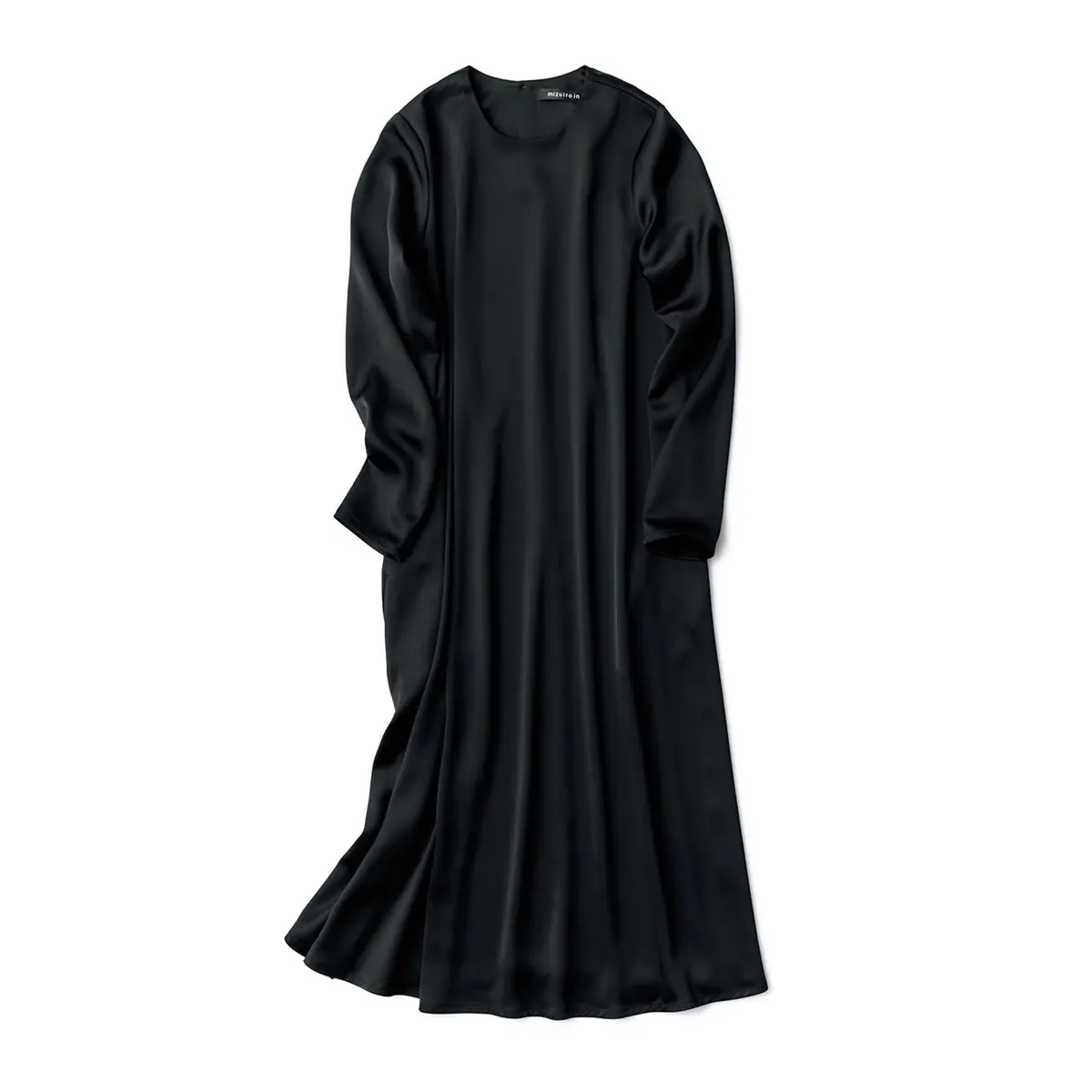 着る人の個性を引き立てる ミニマルなシルエット