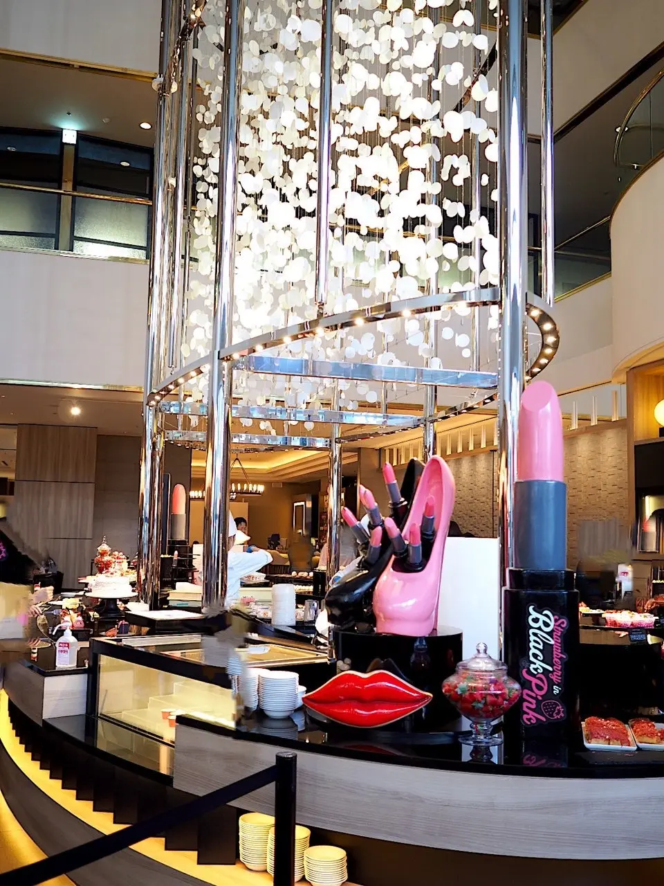 「ヒルトン名古屋」では、3月6日まで大人気のストロベリースイーツブッフェが開催されています。