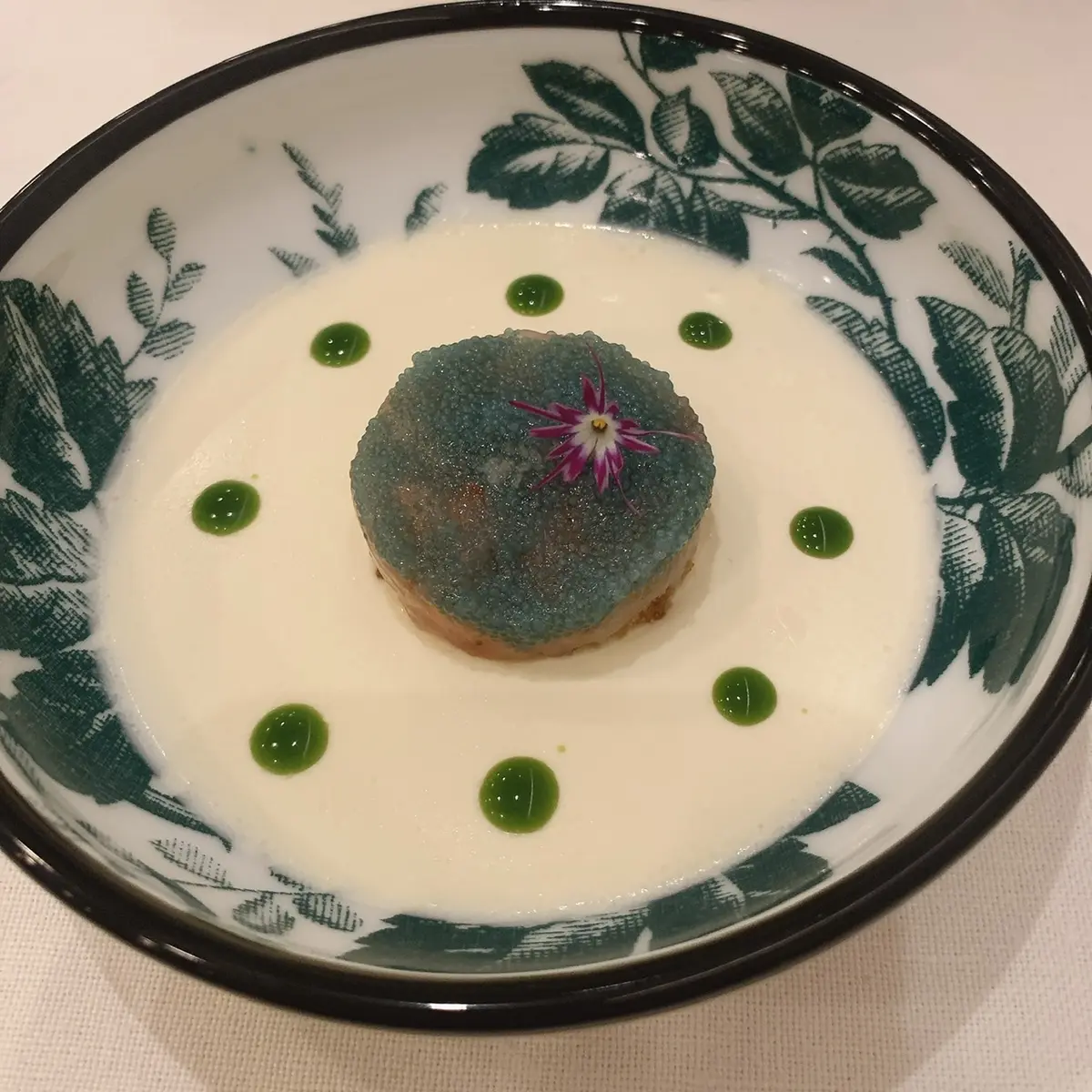 グッチ オステリア ダ マッシモ ボットゥーラ トウキョウのコース料理 前菜は「パンナコッタ 柚子 甘海老」