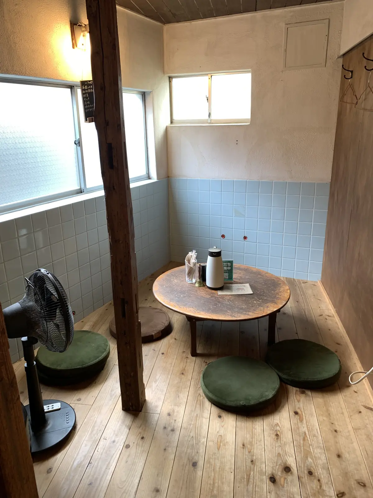 カフェ ヨリドコロ　座敷
