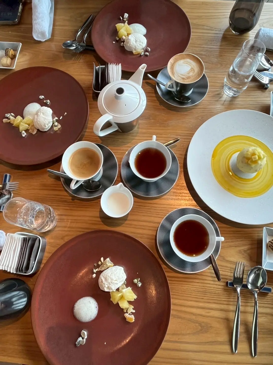 晩柑やリコッタチーズ、パイナップルクリーム、京都煎茶、オーガニックヨーグルトなどを使った贅沢なデザートも3種類から選べます。