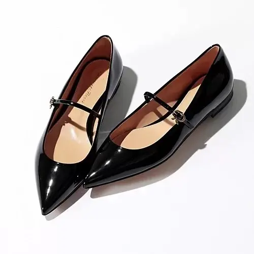 【50代 トレンド靴】大人にふさわしい足の画像_3