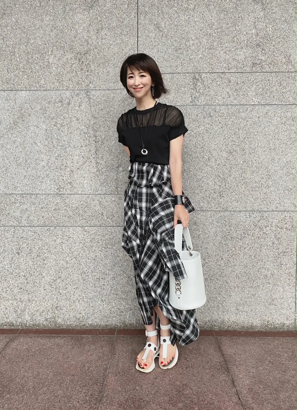 「大人のスポサンコーデ」小物は白or黒？の画像_2