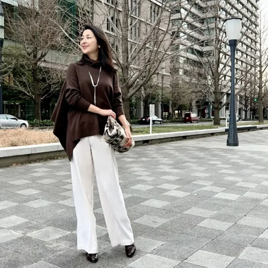 白パンツコーディネートで丸の内ランチへ♪の画像_2