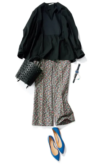 表情のある素材のシャツとパンツコーデ