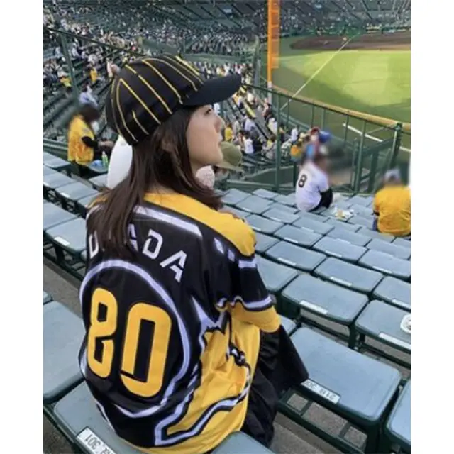 「ウル虎の夏」の 限定ユニホームは 岡田監督の80 番です