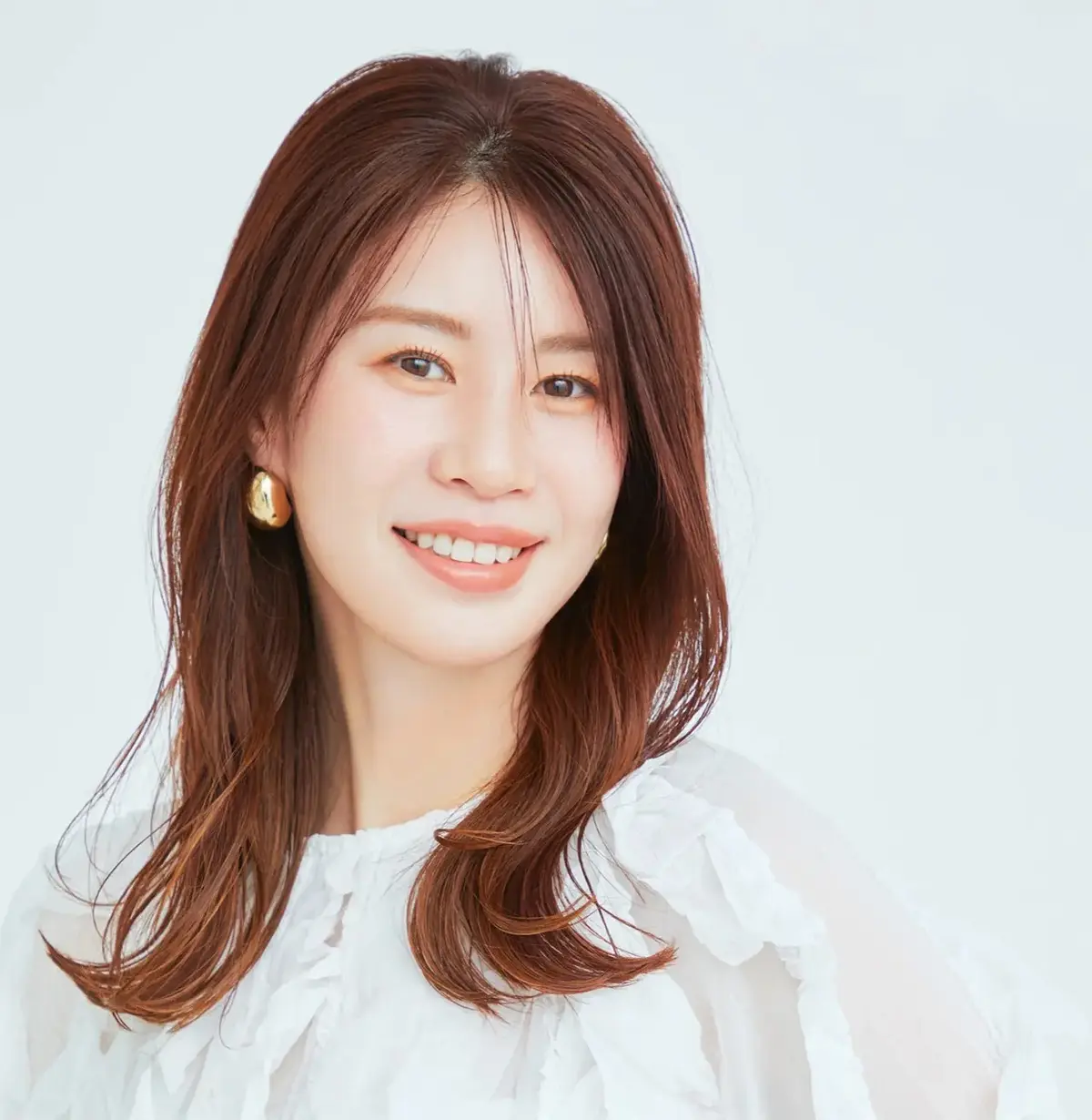 「影の前髪」がポイント！大人のロングをふんわり印象にカムフラージュ