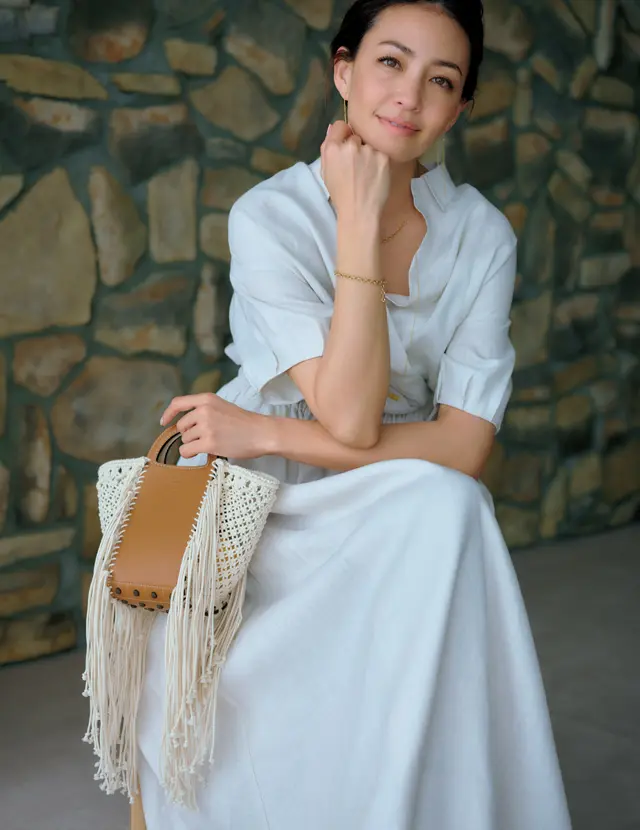 キャッチーなバッグが装いをリズミカルに