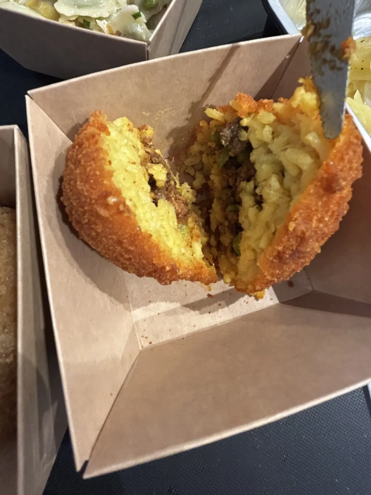 フランス　リヨン　Les Halles de Lyon Paul Bocuse「ポール・ボキューズ市場