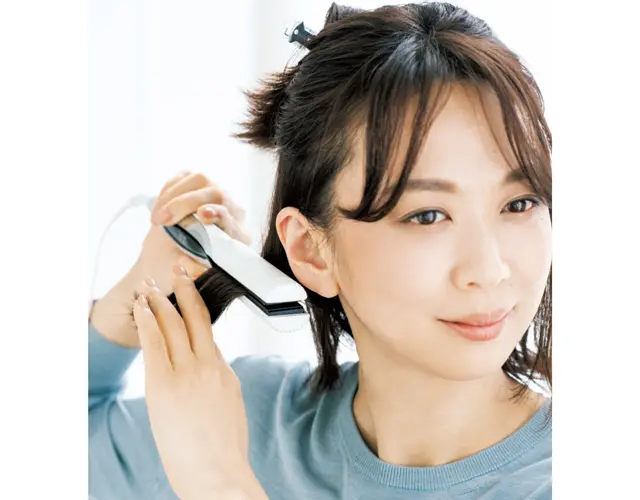 【50代の簡単ヘアアレンジ術】今っぽい”ちょい巻き”はストレートアイロンで簡単につくれる