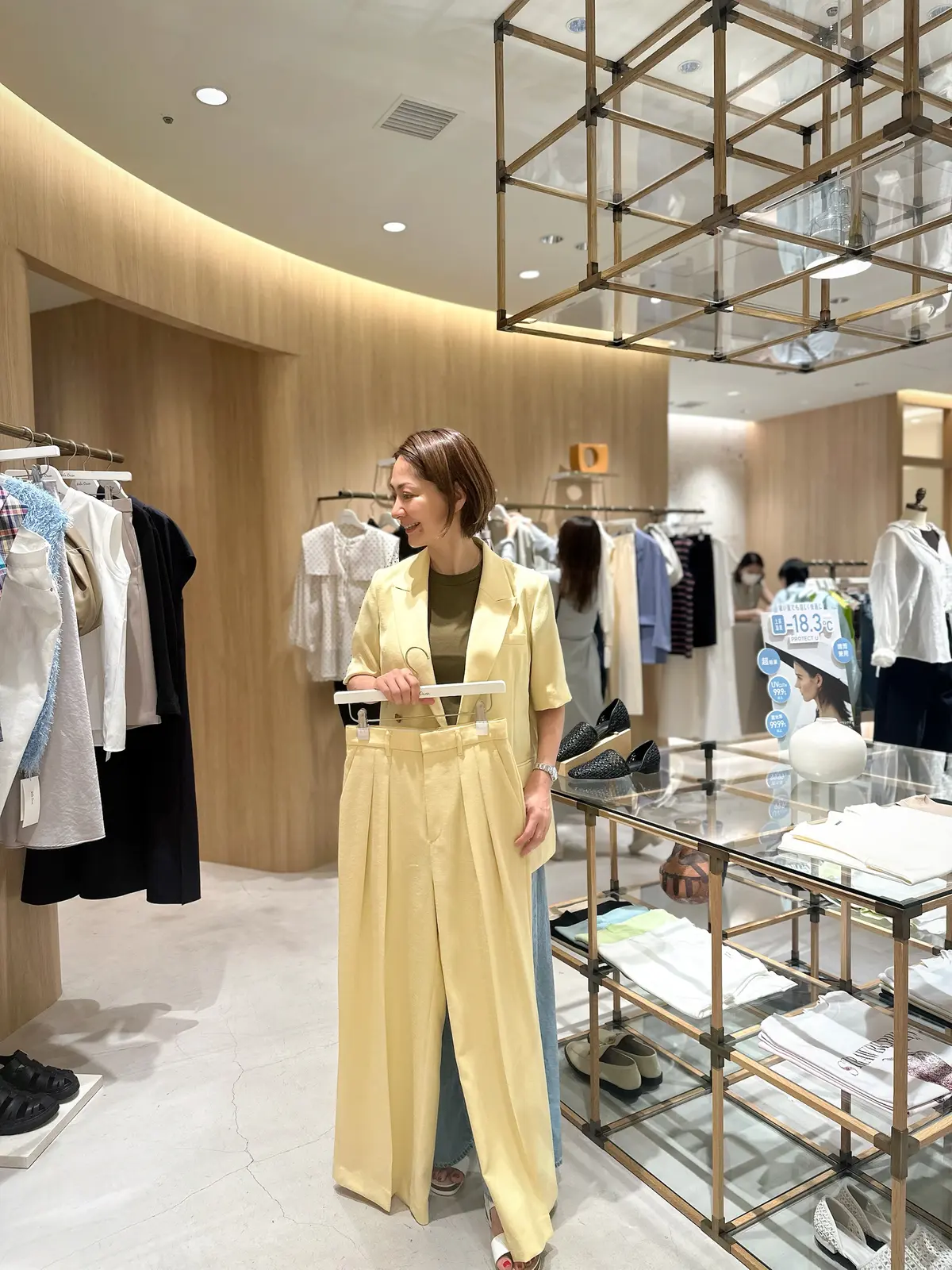 レモンイエローのジャケットでお出かけデニの画像_11