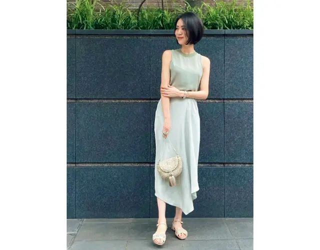 長谷川直美さん　シャイニーサンダル