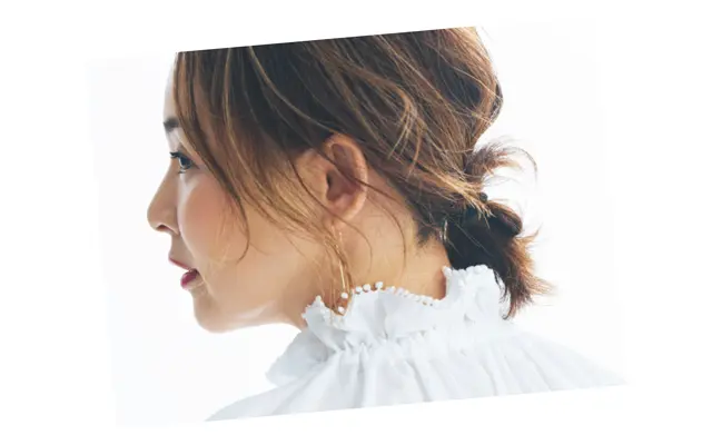 ルーズ感がおしゃれ！ コンパクトな夏シニヨン