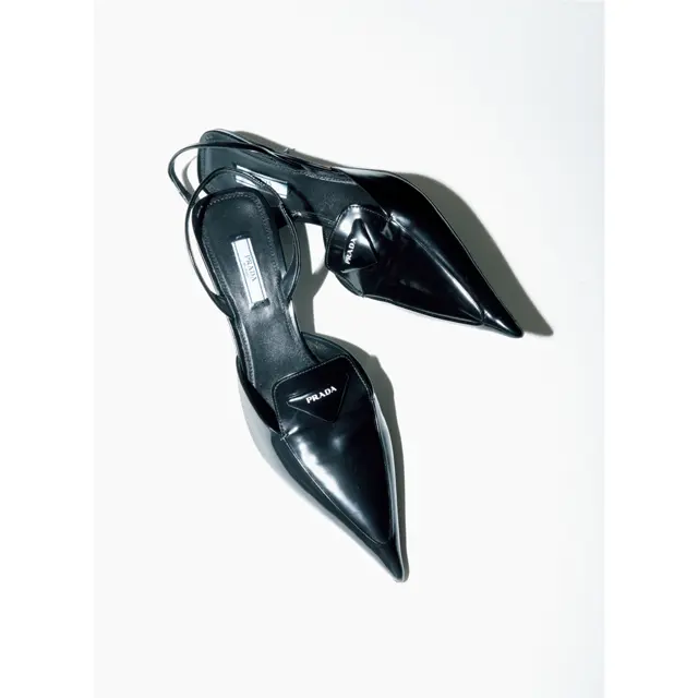 プラダのスリングバックパンプス