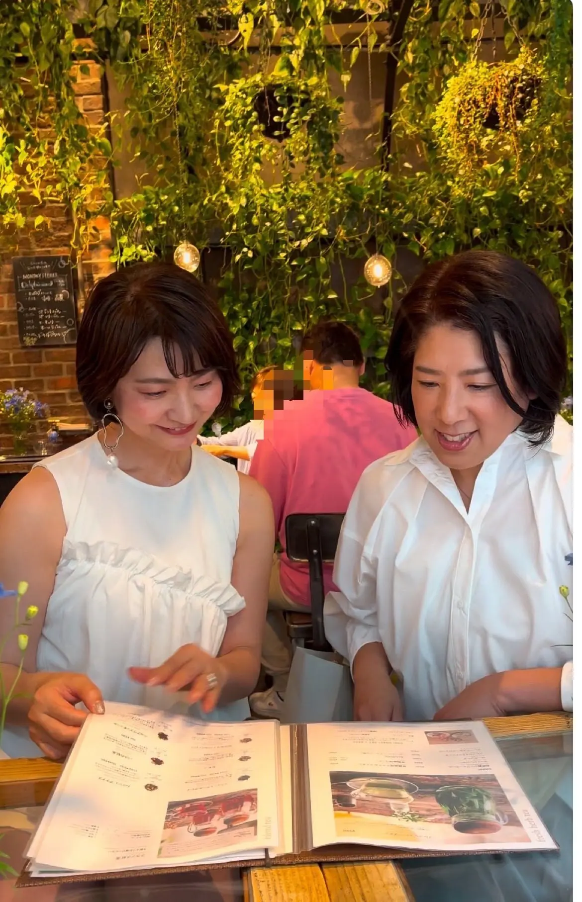 ブルーのお花に囲まれるカフェへ。の画像_1