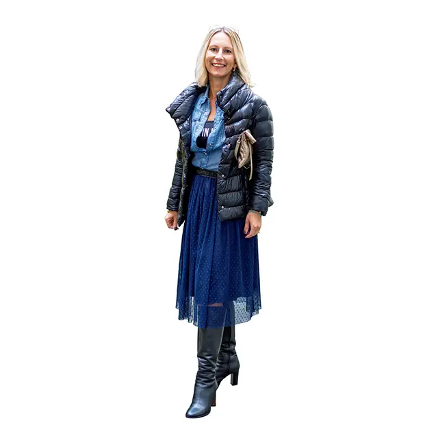 ダウンジャケットを着て話題のバーでアペリティフ