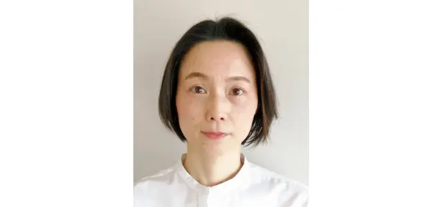 顔まわりの動きでモードなやわらかい印象